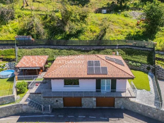 Villa Indipendente in vendita a Blessagno, Lombardia
