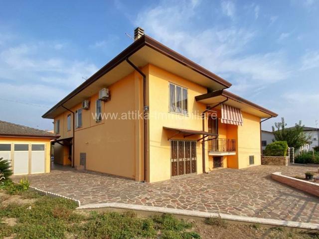 Villa Indipendente in vendita a Boara Pisani, Veneto