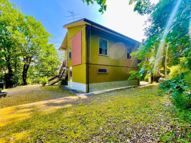 Villa Indipendente in vendita a Bobbio, Reggio Emilia