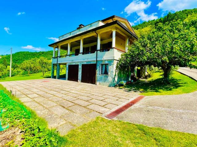 Villa Indipendente in vendita a Bobbio, Reggio Emilia