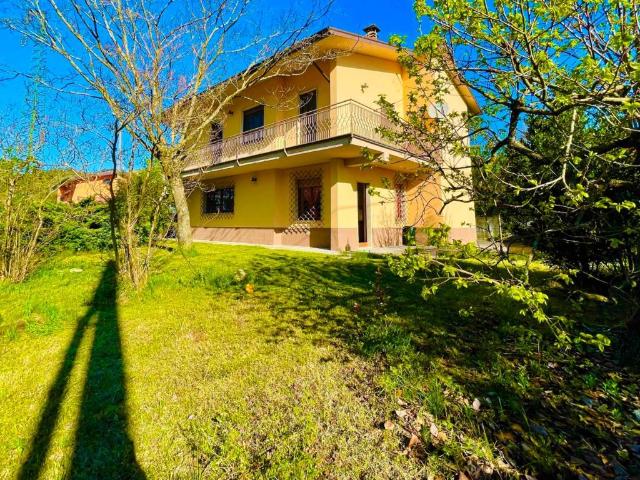 Villa Indipendente in vendita a Bobbio, Reggio Emilia
