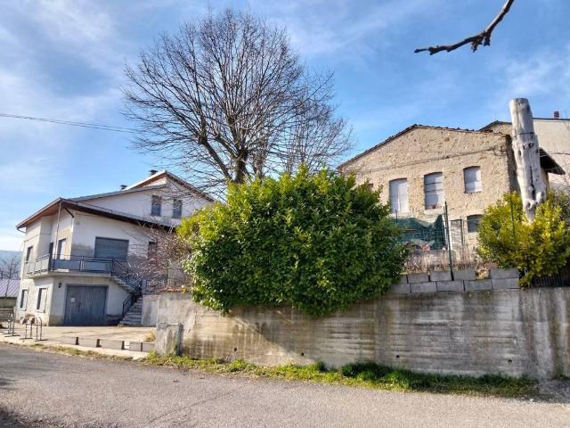 Villa Indipendente in vendita a Alta Val Tidone, Piozzano