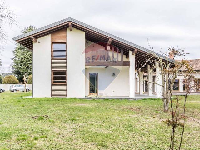 Villa Indipendente in vendita a Boffalora Sopra Ticino, Lombardia
