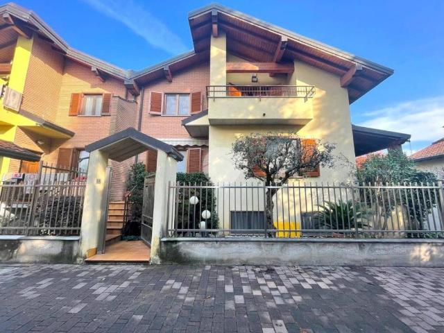 Villa Indipendente in vendita a Boffalora Sopra Ticino, Lombardia