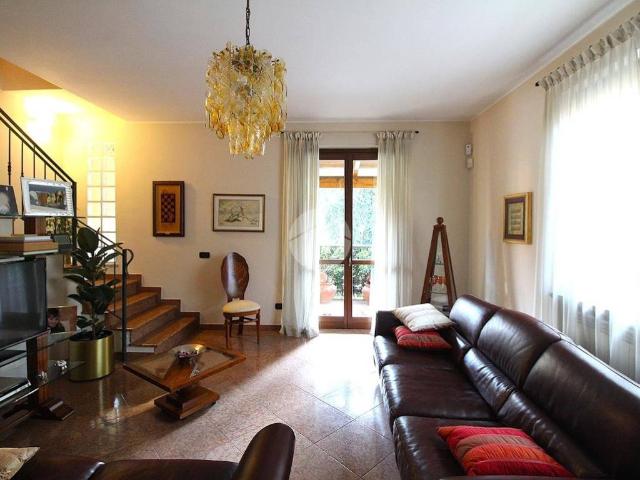 Villa Indipendente in vendita a Boffalora Sopra Ticino, Lombardia