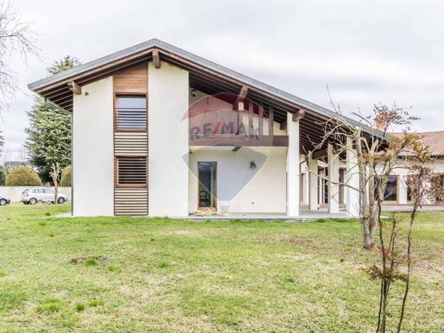 Villa Indipendente in vendita a Boffalora Sopra Ticino, Lombardia