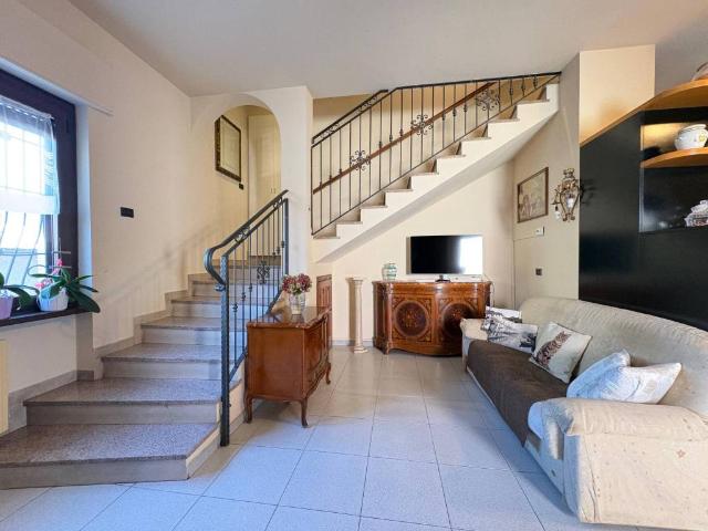 Villa Indipendente in vendita a Boffalora Sopra Ticino, Lombardia