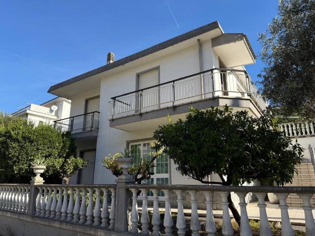 Villa Indipendente in vendita a Boissano, Liguria