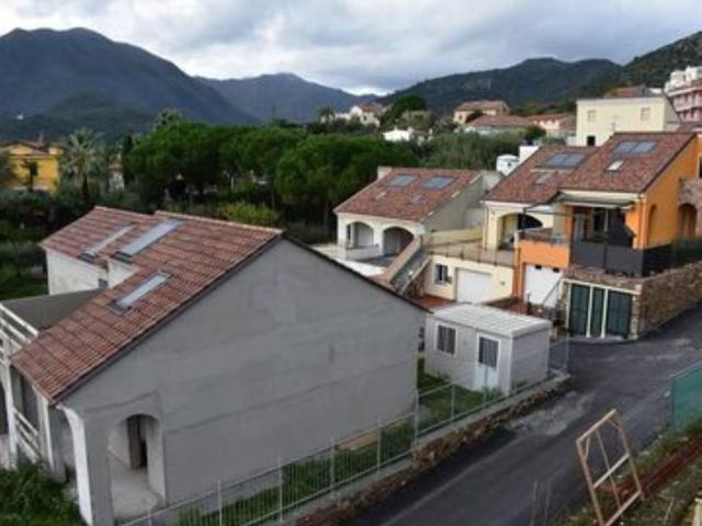 Villa Indipendente in vendita a Boissano, Liguria