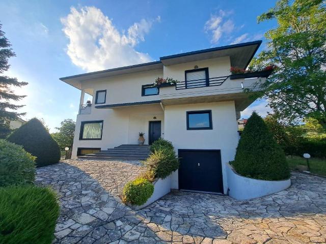 Villa Indipendente in vendita a Bojano, Molise