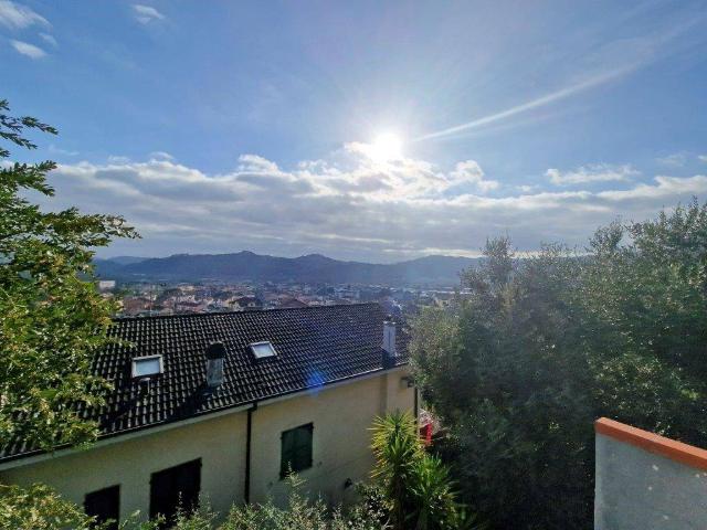 Villa Indipendente in vendita a Bolano, Liguria