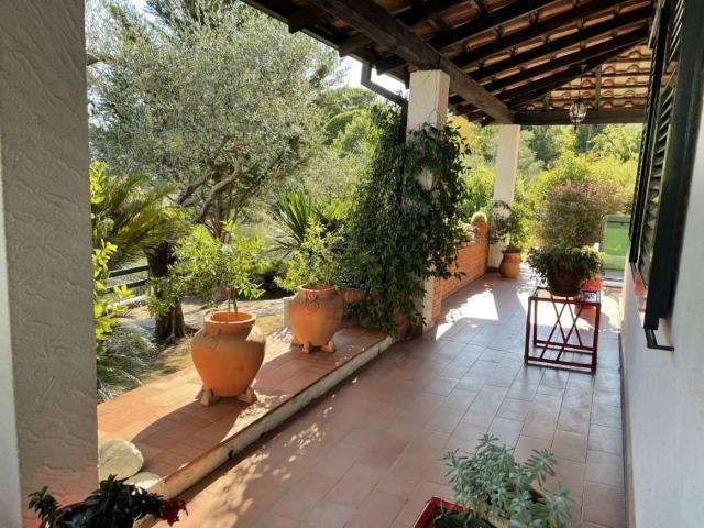 Villa Indipendente in vendita a Bolano, Liguria