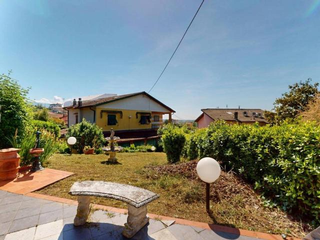 Villa Indipendente in vendita a Bolano, Liguria