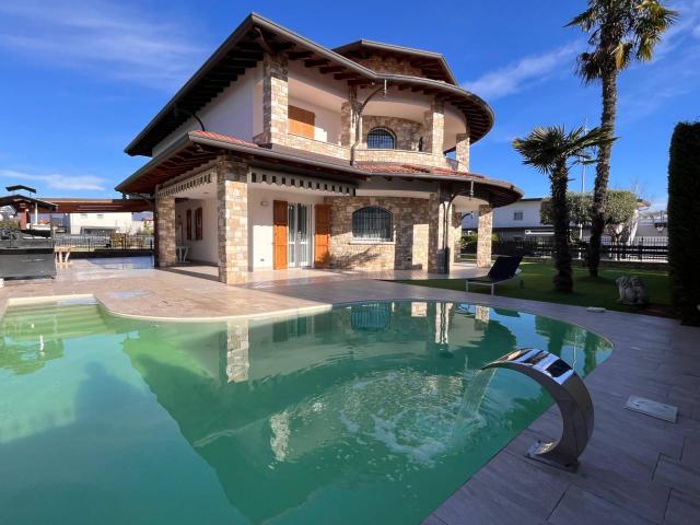 Villa Indipendente in vendita a Bolgare, Bergamo