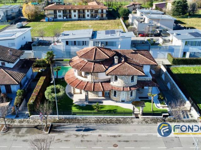 Villa Indipendente in vendita a Bolgare, Lombardia