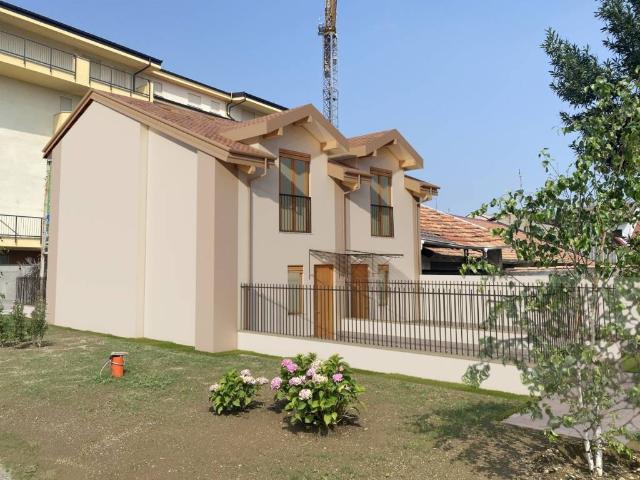 Villa Indipendente in vendita a Bollate, Lombardia