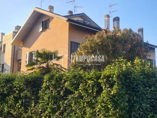 Villa Indipendente in vendita a Bollate, Lombardia
