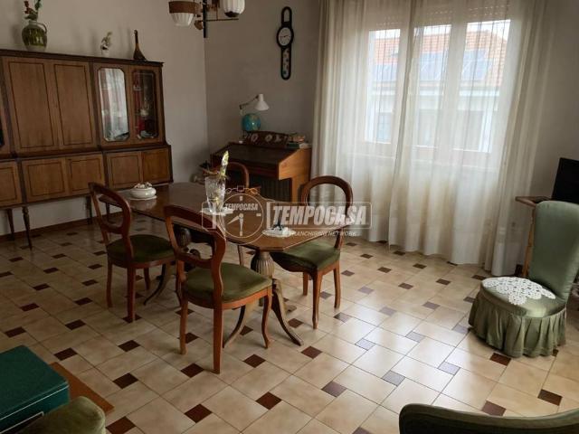 Villa Indipendente in vendita a Bollate, Lombardia