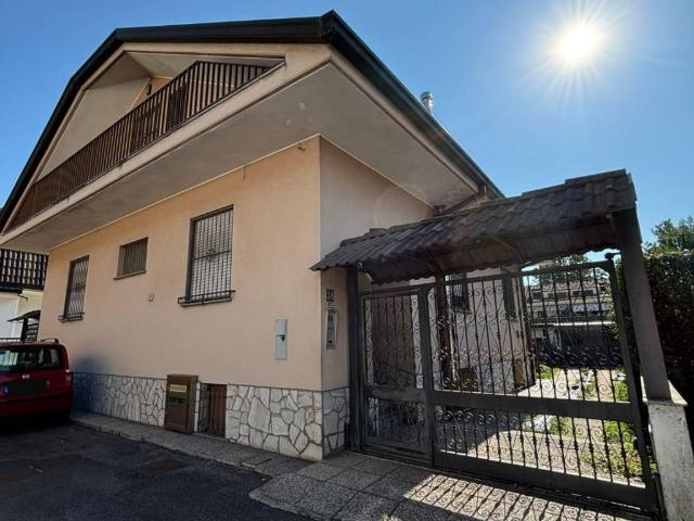 Villa Indipendente in vendita a Bollate, Lombardia