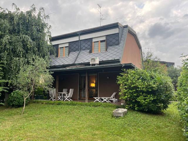 Villa Indipendente in vendita a Cascina Corridori, Bollate