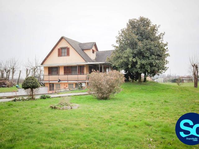 Villa Indipendente in vendita a Bollate, Lombardia