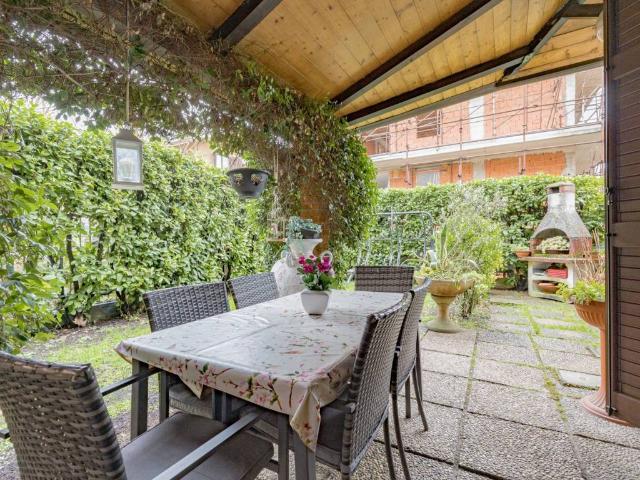 Villa Indipendente in vendita a Bollate, Lombardia