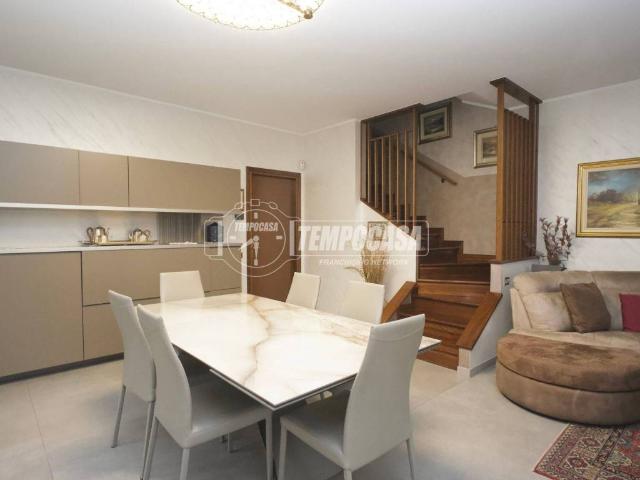 Villa Indipendente in vendita a Bollate, Lombardia