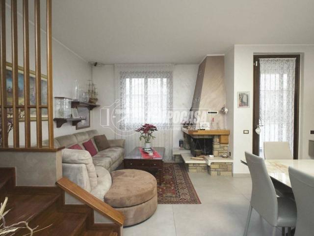 Villa Indipendente in vendita a Bollate, Lombardia
