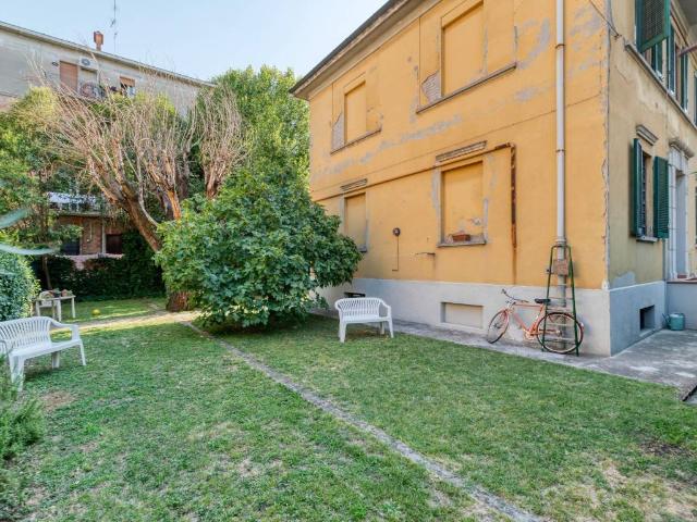 Villa Indipendente in vendita a Quartiere Navile, Bologna