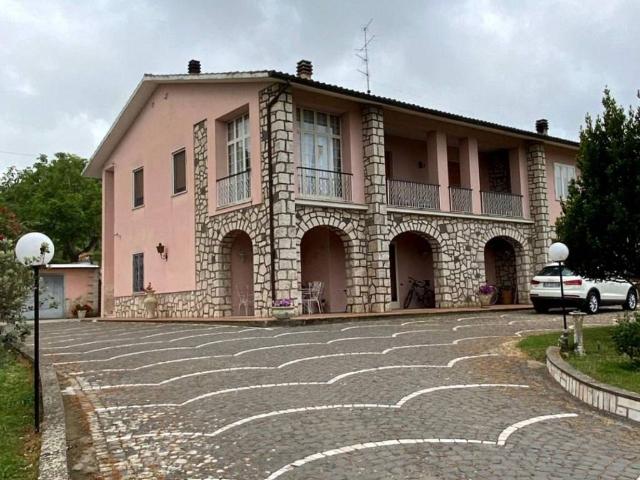 Villa Indipendente in vendita a Bolsena, Viterbo