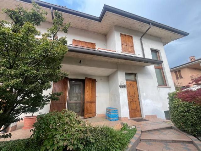 Villa Indipendente in vendita a Boltiere, Bergamo