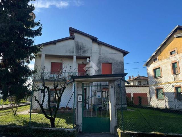 Villa Indipendente in vendita a Boltiere, Lombardia
