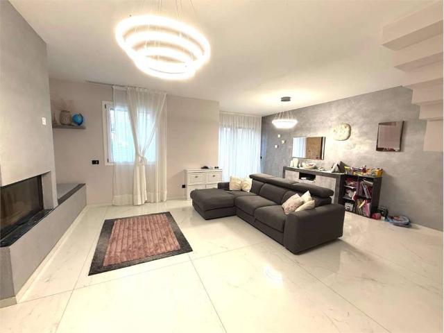 Villa Indipendente in vendita a Unione dei comuni del Sorbara, Bomporto