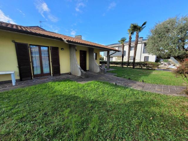 Villa Indipendente in vendita a Bonate Sopra, Lombardia