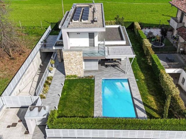 Villa Indipendente in vendita a Bonate Sopra, Lombardia