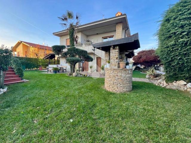 Villa Indipendente in vendita a Bonate Sopra, Lombardia