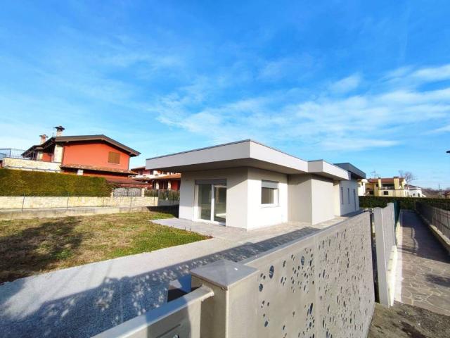 Villa Indipendente in vendita a Bonate Sopra, Lombardia