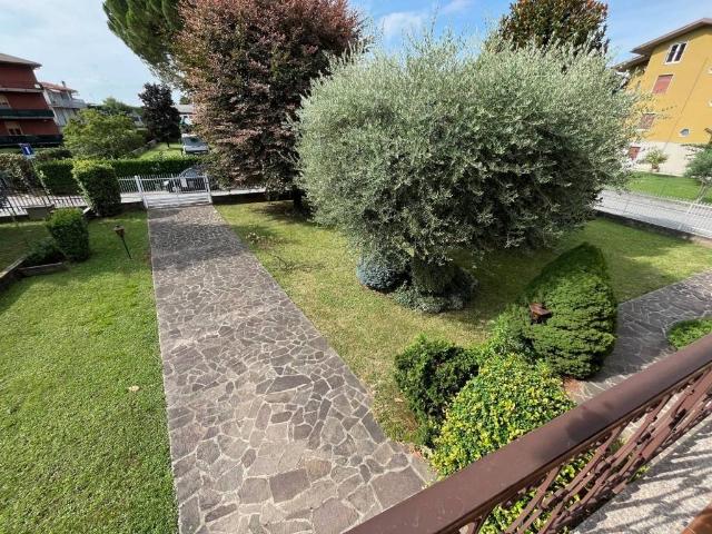 Villa Indipendente in vendita a Bonate Sopra, Lombardia