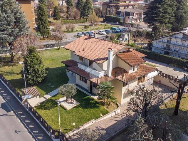Villa Indipendente in vendita a Bonate Sopra, Lombardia