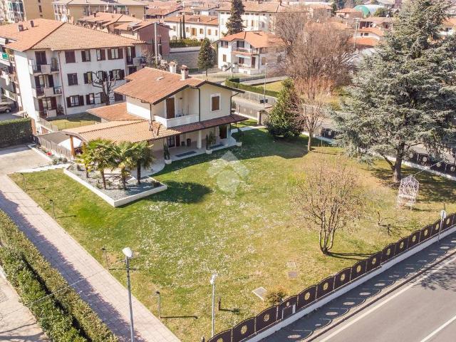 Villa Indipendente in vendita a Bonate Sopra, Lombardia