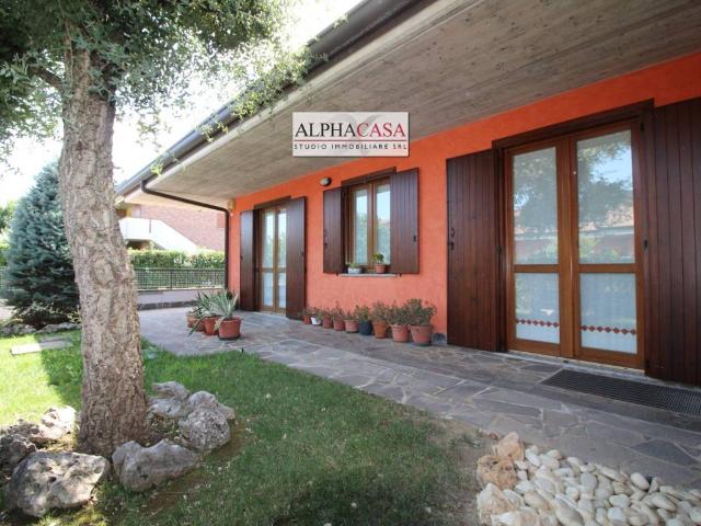 Villa Indipendente in vendita a Bonate Sopra, Lombardia