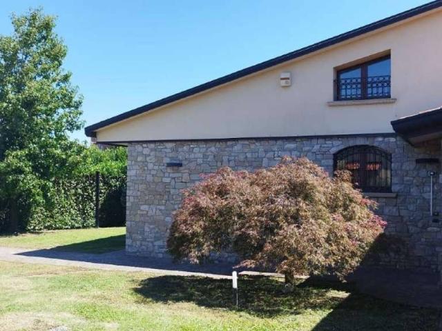 Villa Indipendente in vendita a Bonate Sotto, Lombardia