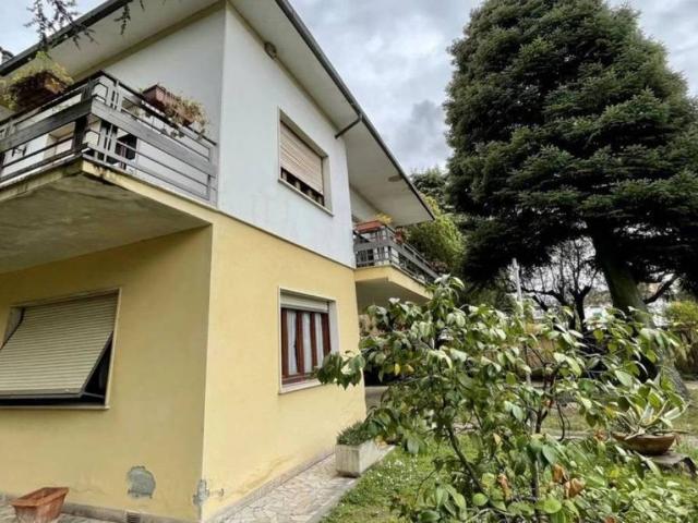 Villa Indipendente in vendita a Bonate Sotto, Lombardia