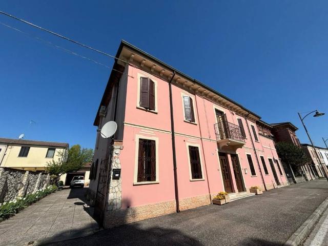 Villa Indipendente in vendita a Bonavigo, Veneto