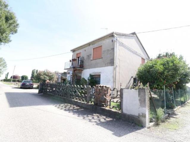 Villa Indipendente in vendita a Bondeno, Ferrara