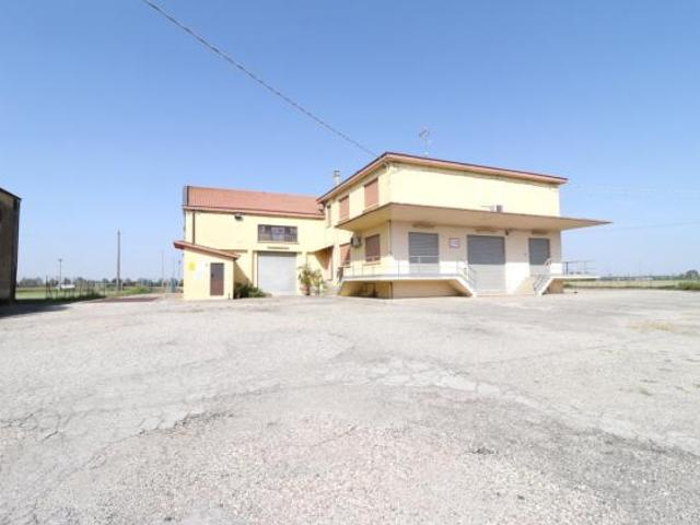 Villa Indipendente in vendita a Bondeno, Ferrara