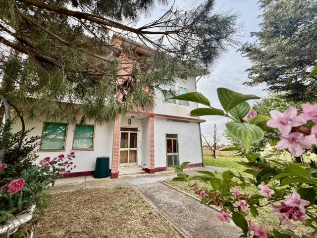 Villa Indipendente in vendita a Unione Alto Ferrarese, Bondeno
