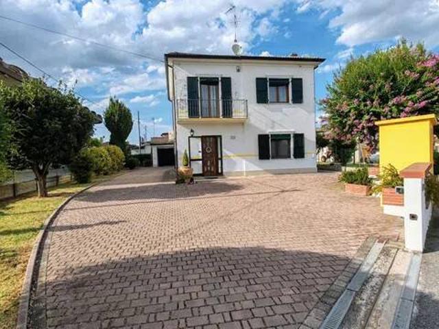 Villa Indipendente in vendita a Pilastri, Bondeno