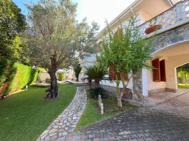 Villa Indipendente in vendita a Calabria, Cosenza