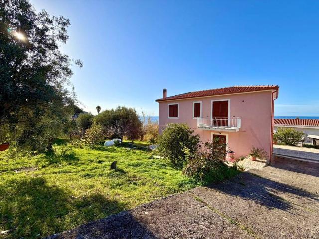 Villa Indipendente in vendita a Torrevecchia, Calabria